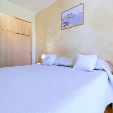 Guest house Marta By Rent Istria Novigrad (Istria)