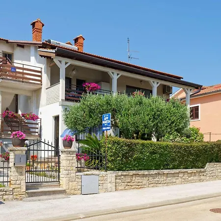 Marta By Rent Istria בית הארחה